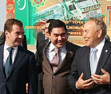 Президент России стал ближе к народу, Германия приготовилась к терактам, а регистраторы доменов '.рф' заинтересовали ФАС