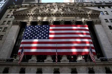 The New York Stock Exchange is pictured in the Manhattan borough of New York City, New York, U.S., November 10, 2020. REUTERS/Carlo Allegri