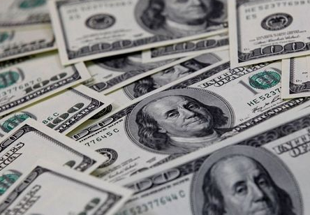 U.S. one hundred dollar notes are seen in this picture illustration taken in Seoul February 7, 2011. REUTERS/Lee Jae-Won