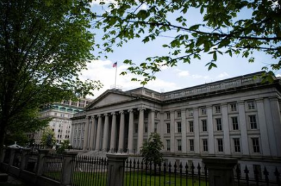 На фото - Казначейство США. Снято в апреле в Вашингтоне. (2021 Рейтер / Аль Драго)