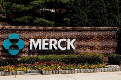 FILE PHOTO: The Merck logo is seen at a gate to the Merck & Co campus in Rahway, New Jersey, U.S., July 12, 2018. REUTERS/Brendan McDermid/File Photo FILE PHOTO: The Merck logo is seen at a gate to the Merck & Co campus in Rahway, New Jersey, U.S., July 12, 2018. REUTERS/Brendan McDermid/File Photo