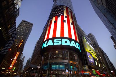 Индекс Nasdaq вновь покорил рекордную вершину