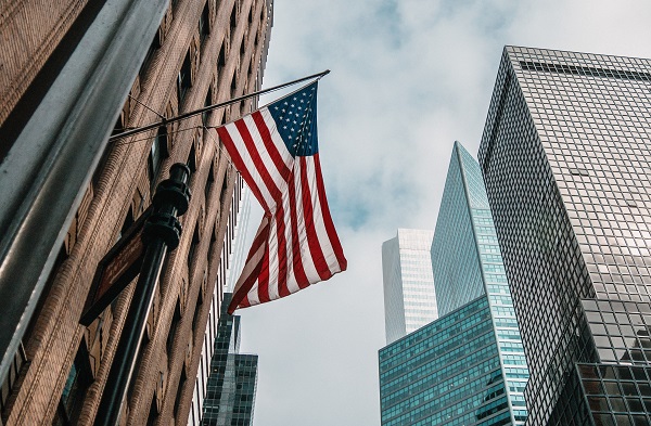 США не избежать рецессии в течение ближайших 12 месяцев