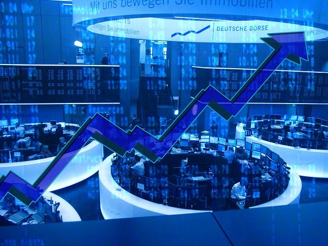 Фондовые индексы Европы выросли на фоне новостей об отставке Трасс