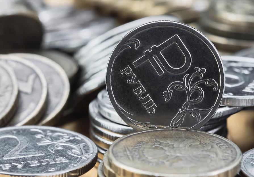 Источник: freepik https://www.freepik.com/free-photo/background-blurry-out-focus-bokeh-pasteurization-coins-russian-ruble-table-change-exchange-rate-ruble-idea-economic-news-banner_29072293.htm#query=ruble&from_query=%D1%80%D1%83%D0%B1%D0%BB%D1%8C&position=6&from_view=search&track=sph